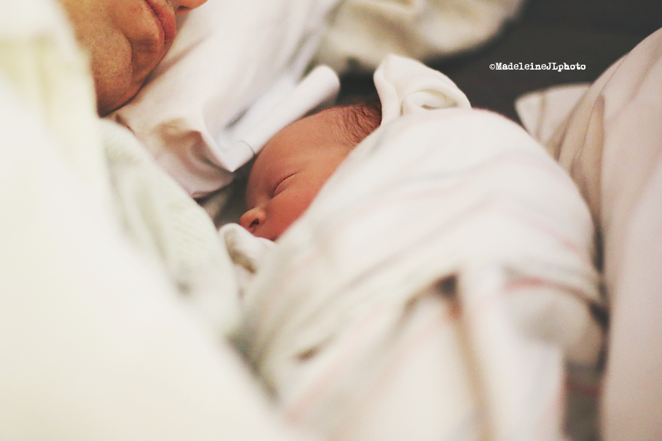 How to take gorgeous newborn pictures in the hospital. Madeleine JL photography Orange County Family Photographer Madeleine JL Photography